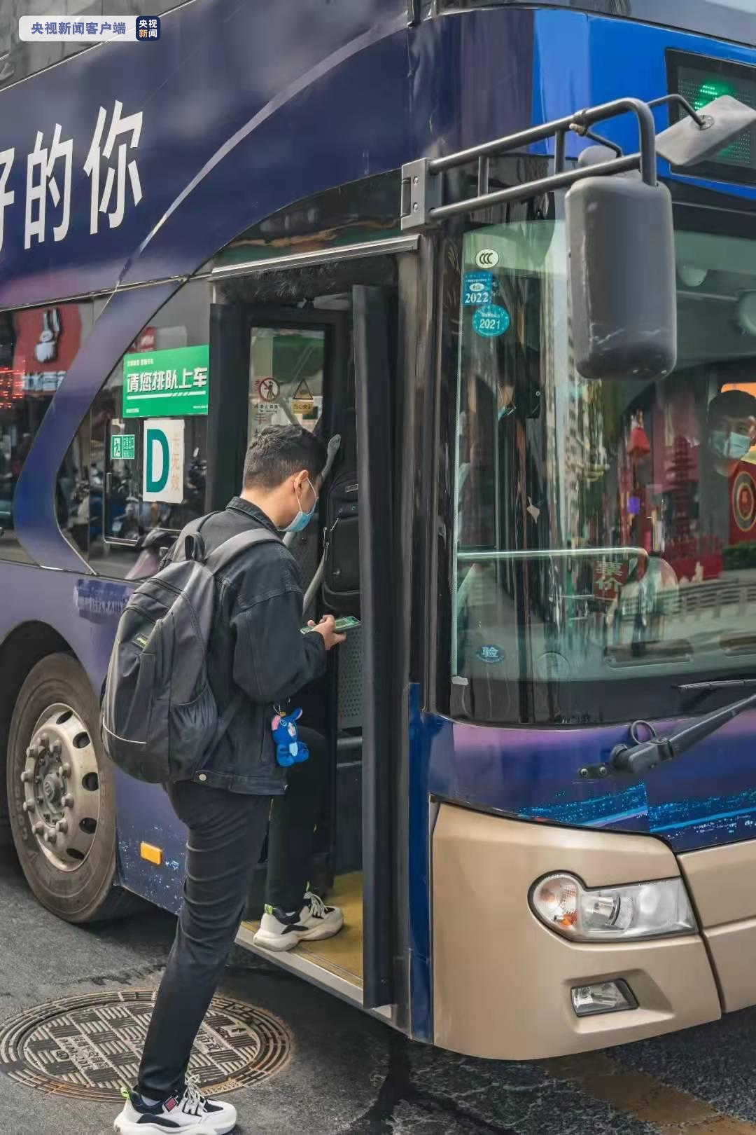 河南郑州防范区内乘公交须持核酸证明 涉85条线路