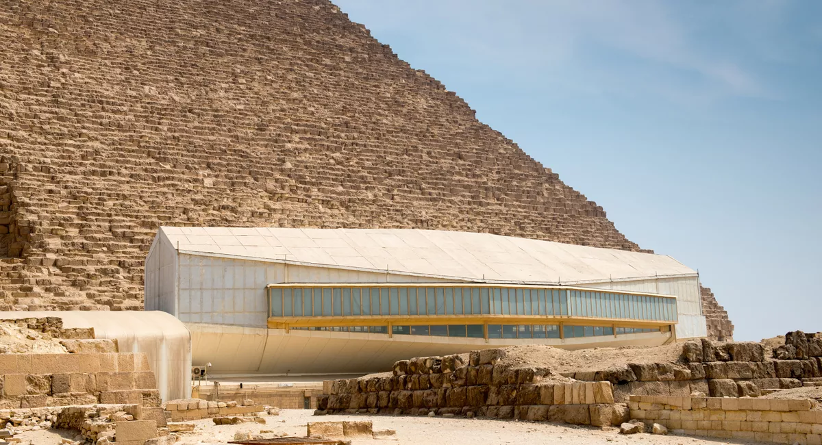 埃及宣布拆除太阳船博物馆旧址胡夫金字塔全貌数十年来首次亮相