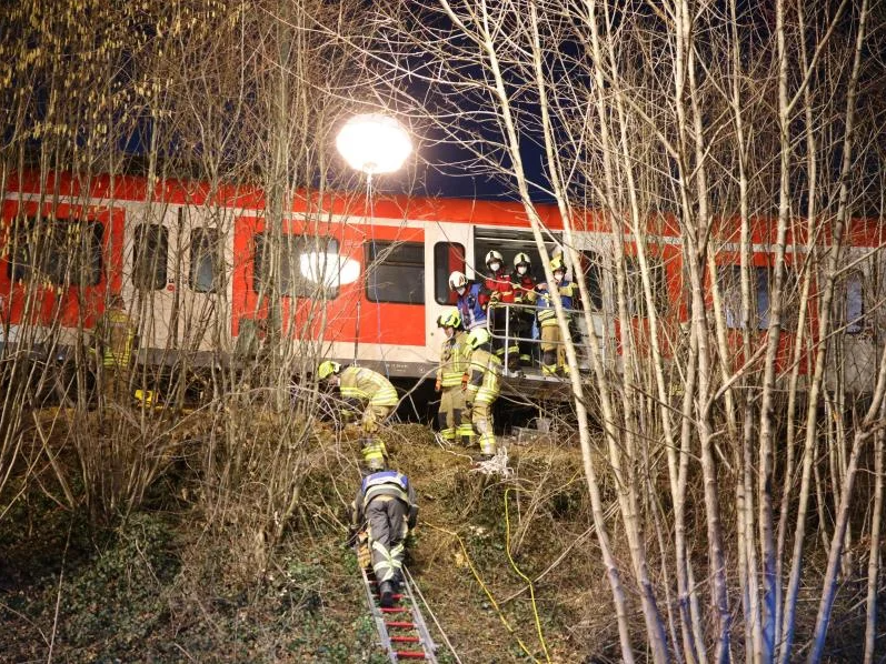 德国慕尼黑火车相撞事故已致1人死亡 死者为火车司机