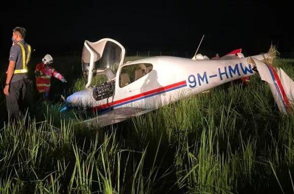 马来西亚一架小型飞机坠落 一名飞行员受伤