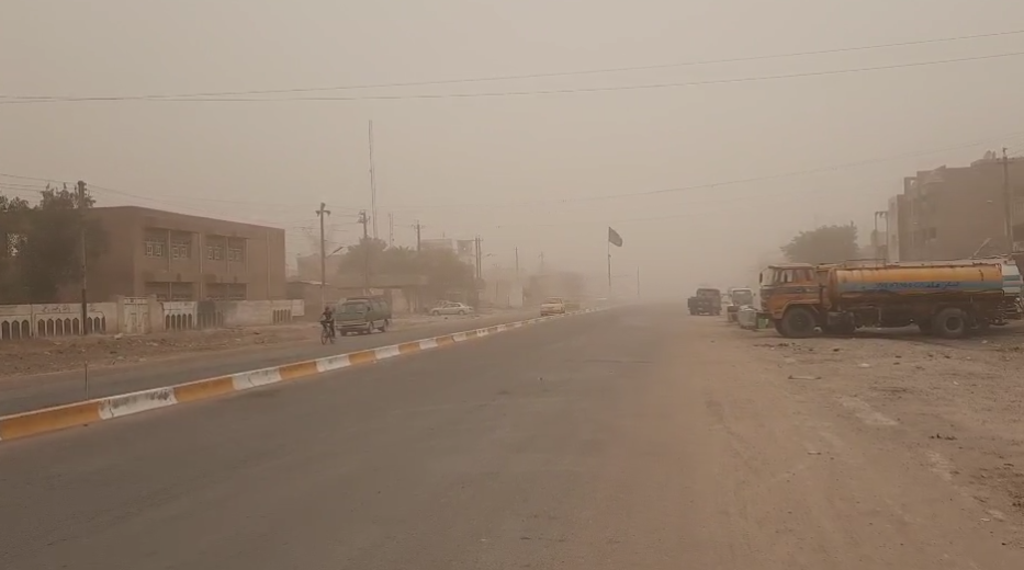 伊拉克首都再遭沙尘暴袭击 机场停运