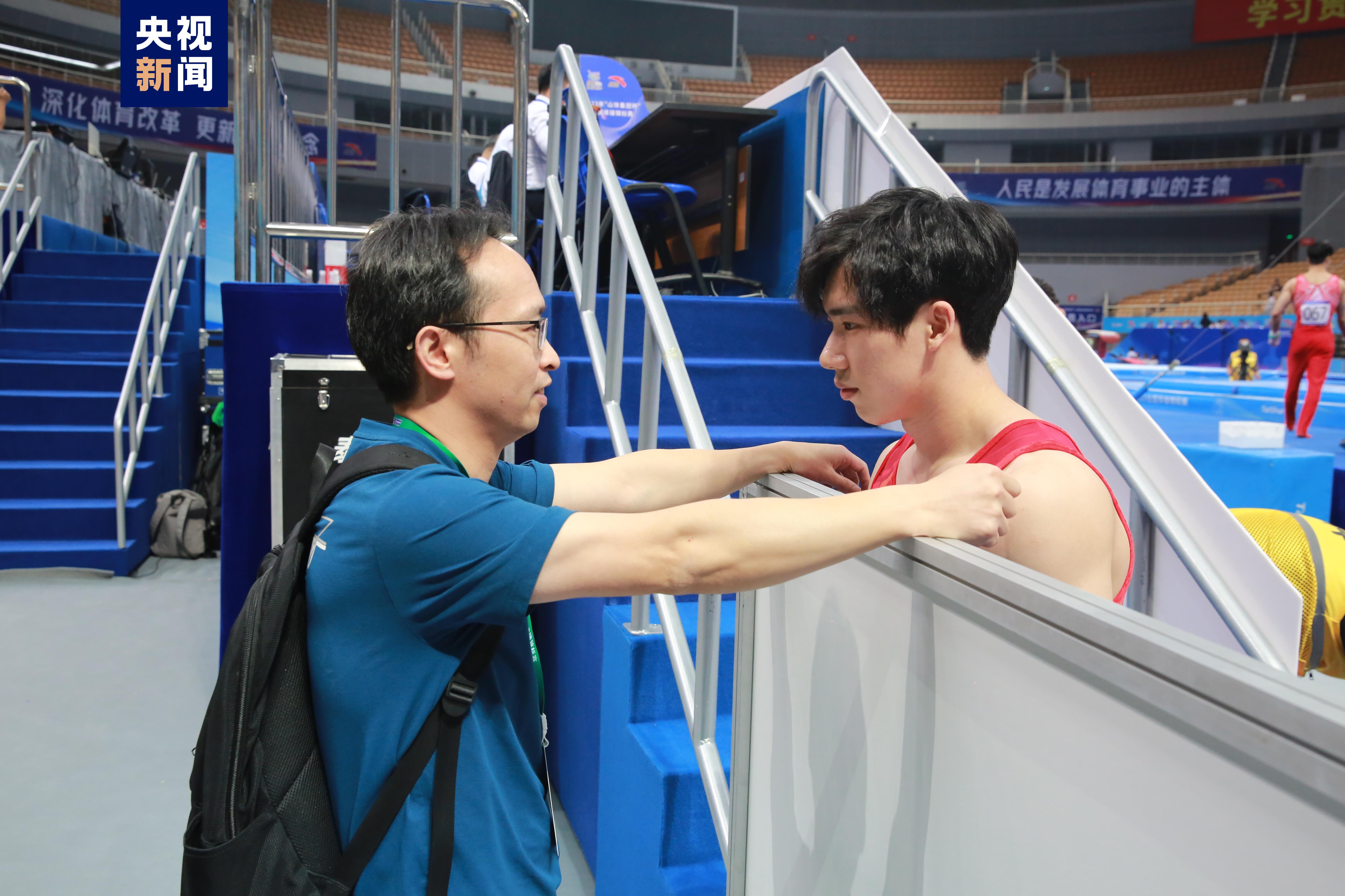 张博恒卫冕全国体操锦标赛男子个人全能项目冠军