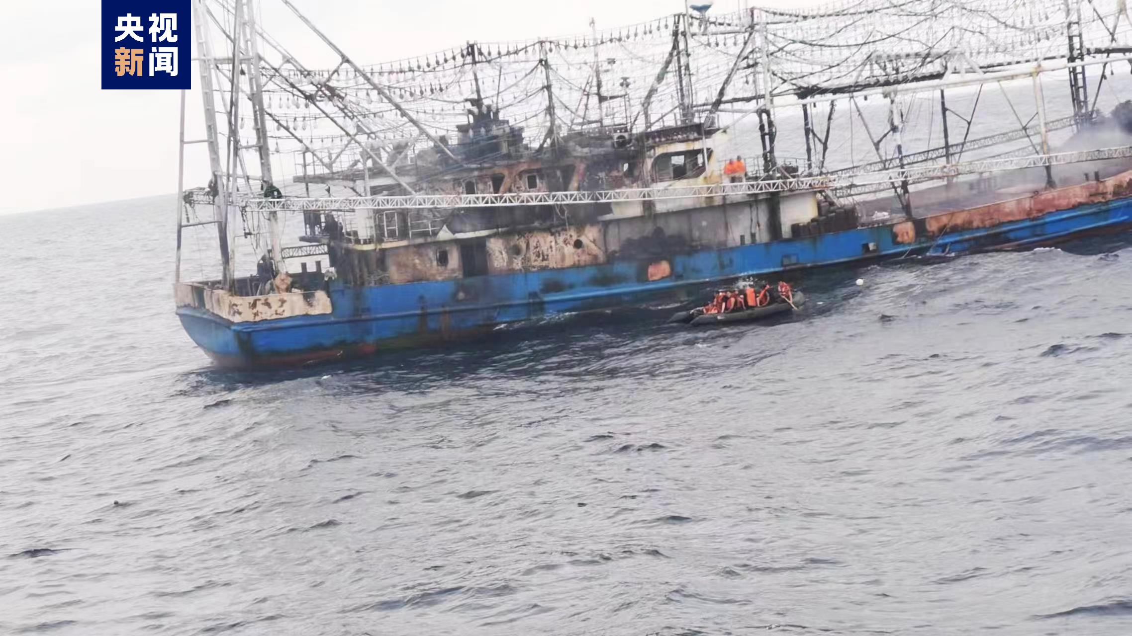 山东黄海海域一渔船失火 15名船员成功获救