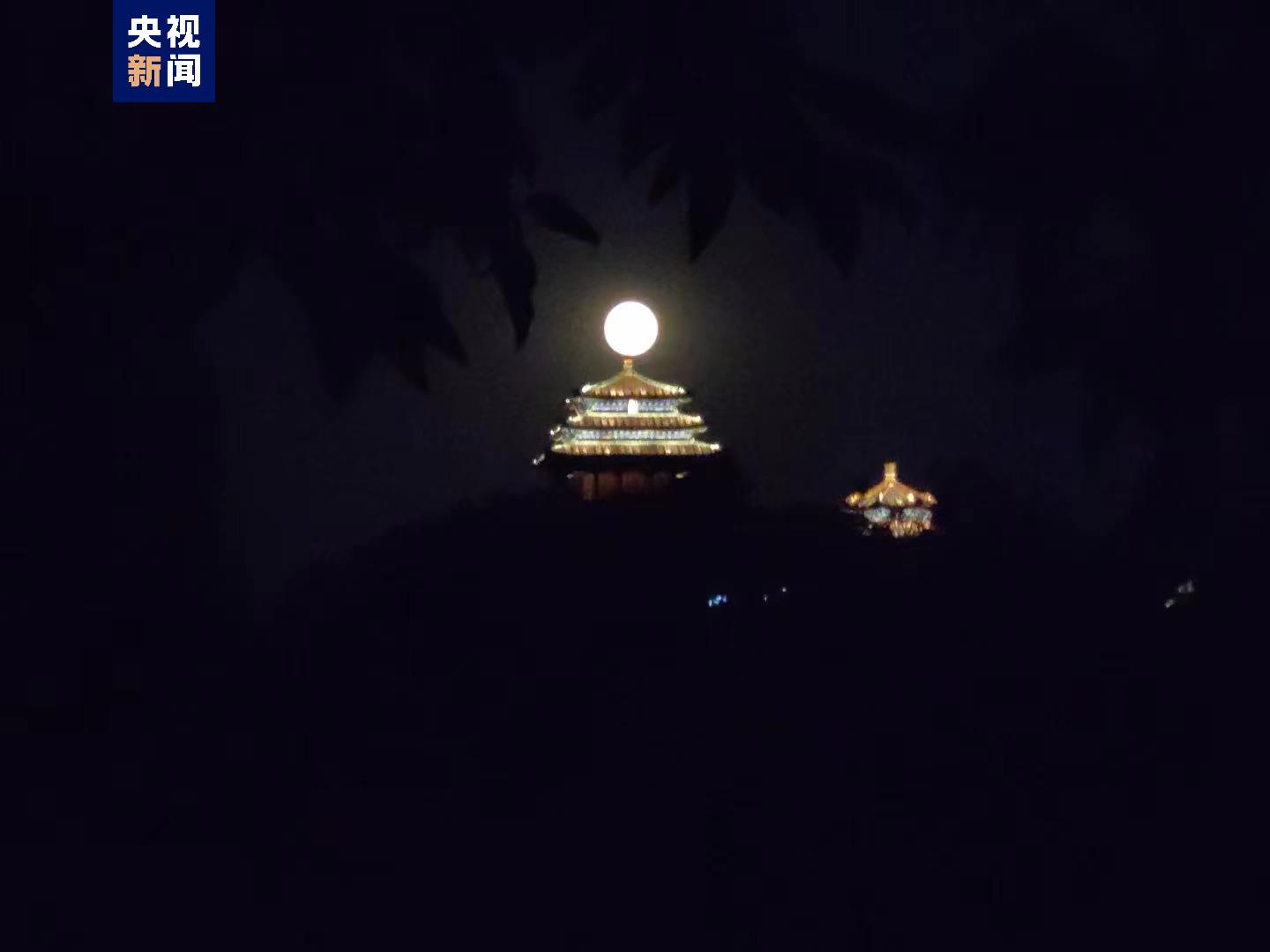 嘿，抬头！“超级月亮”拍了拍你