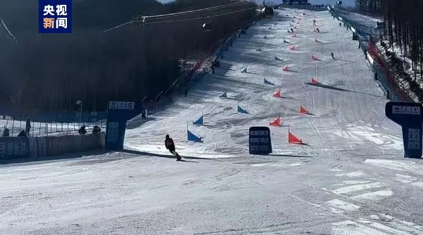 “十四冬”单板滑雪平行大回转青年组女子比赛吉林队摘金