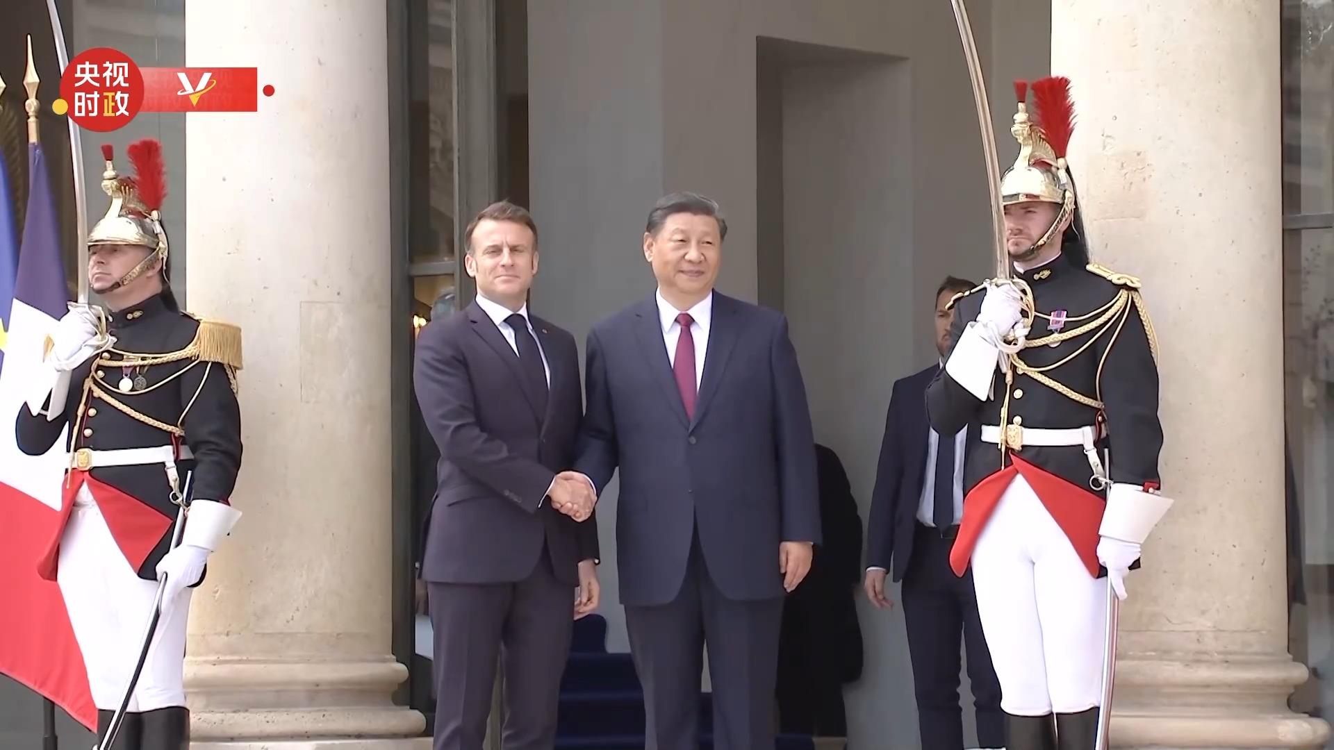 视频丨习近平抵达爱丽舍宫 法国总统马克龙热情迎接