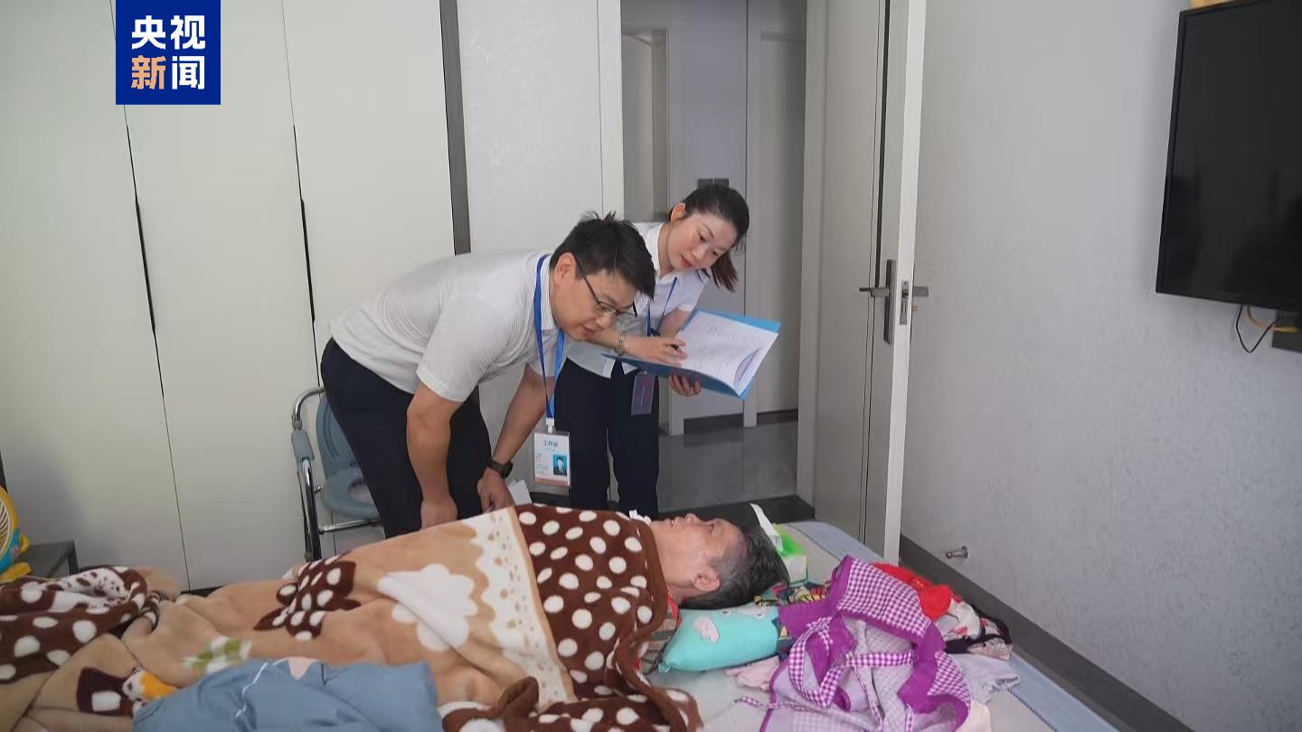 失能老人补贴政策“满月”，消费券能否真正减轻家庭照护负担？