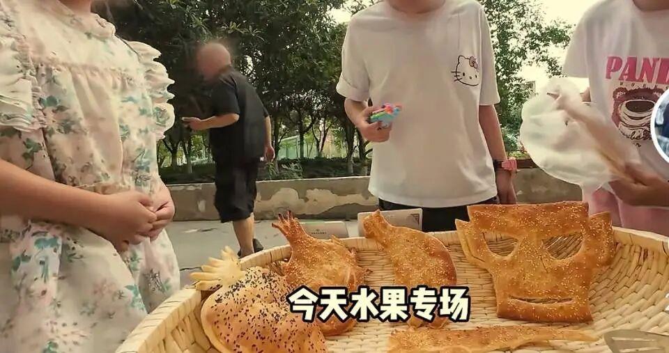 “东风-5C烧饼，吸引范围覆盖全网！”