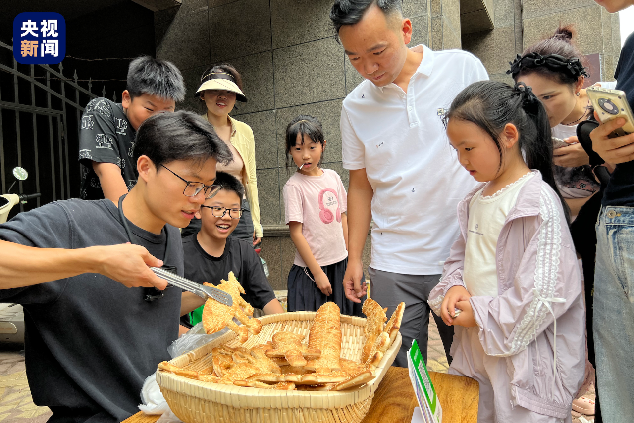 “东风-5C烧饼，吸引范围覆盖全网！”