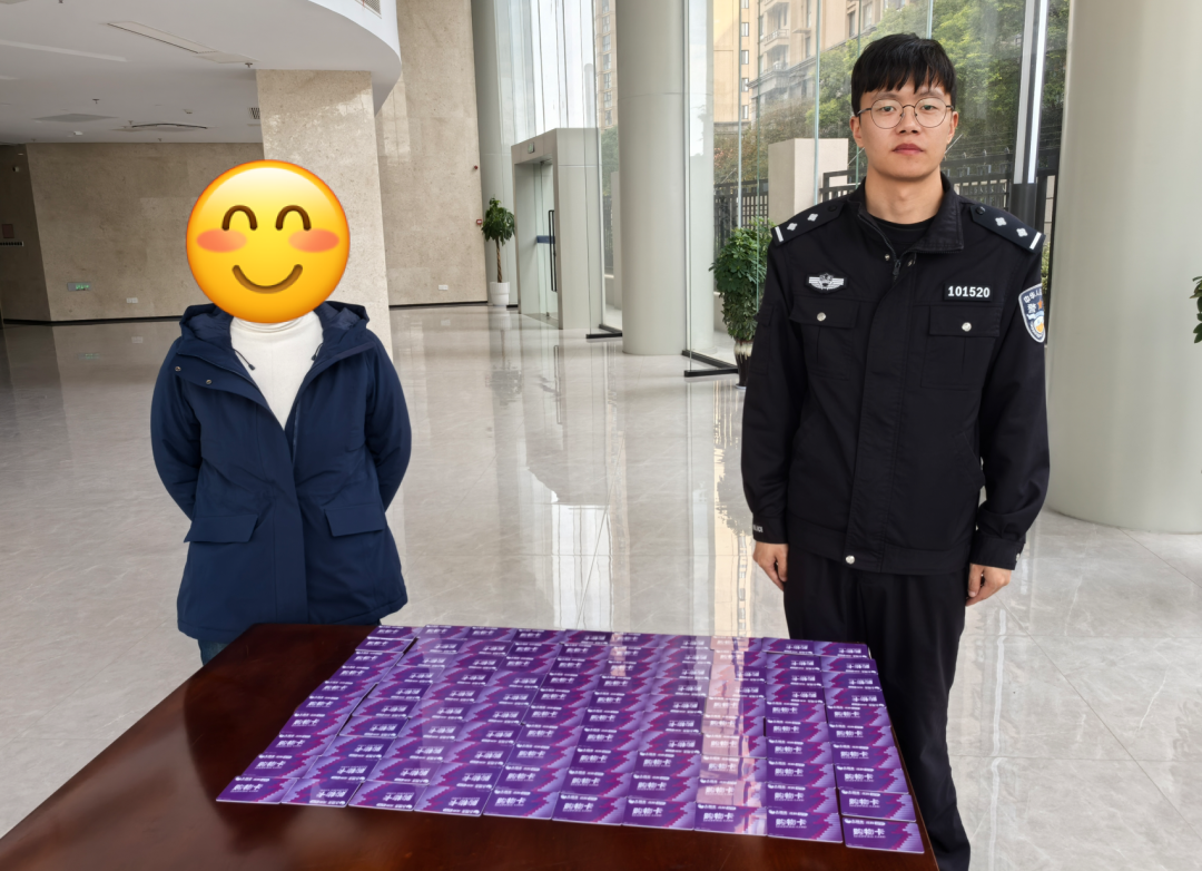 女子超市豪掷10万买购物卡 民警揭穿诈骗套路