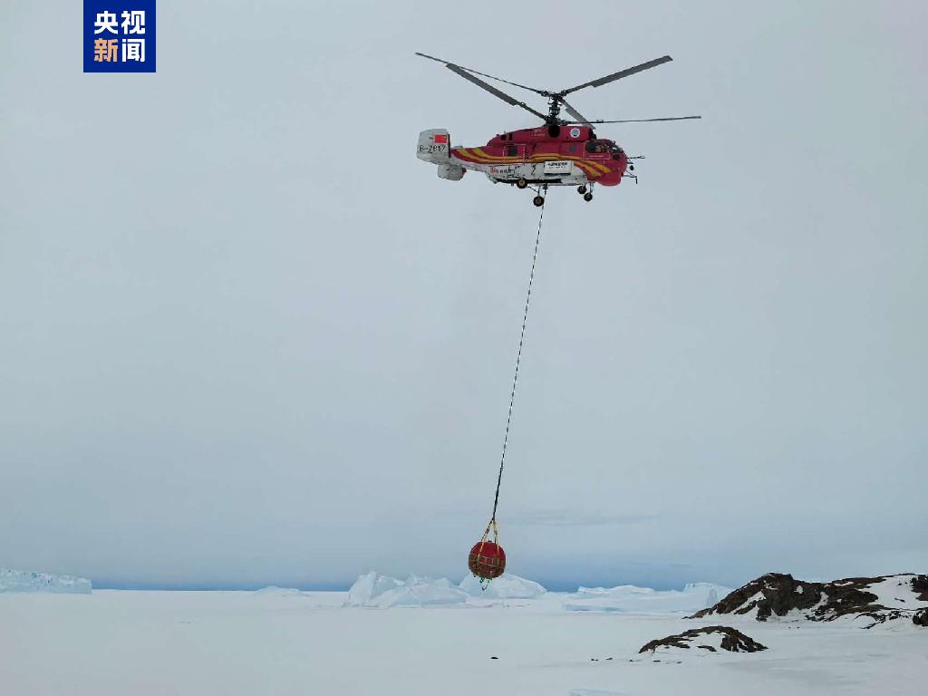 海冰运输+直升机吊挂 中国第42次南极考察中山站“卸货模式”开启
