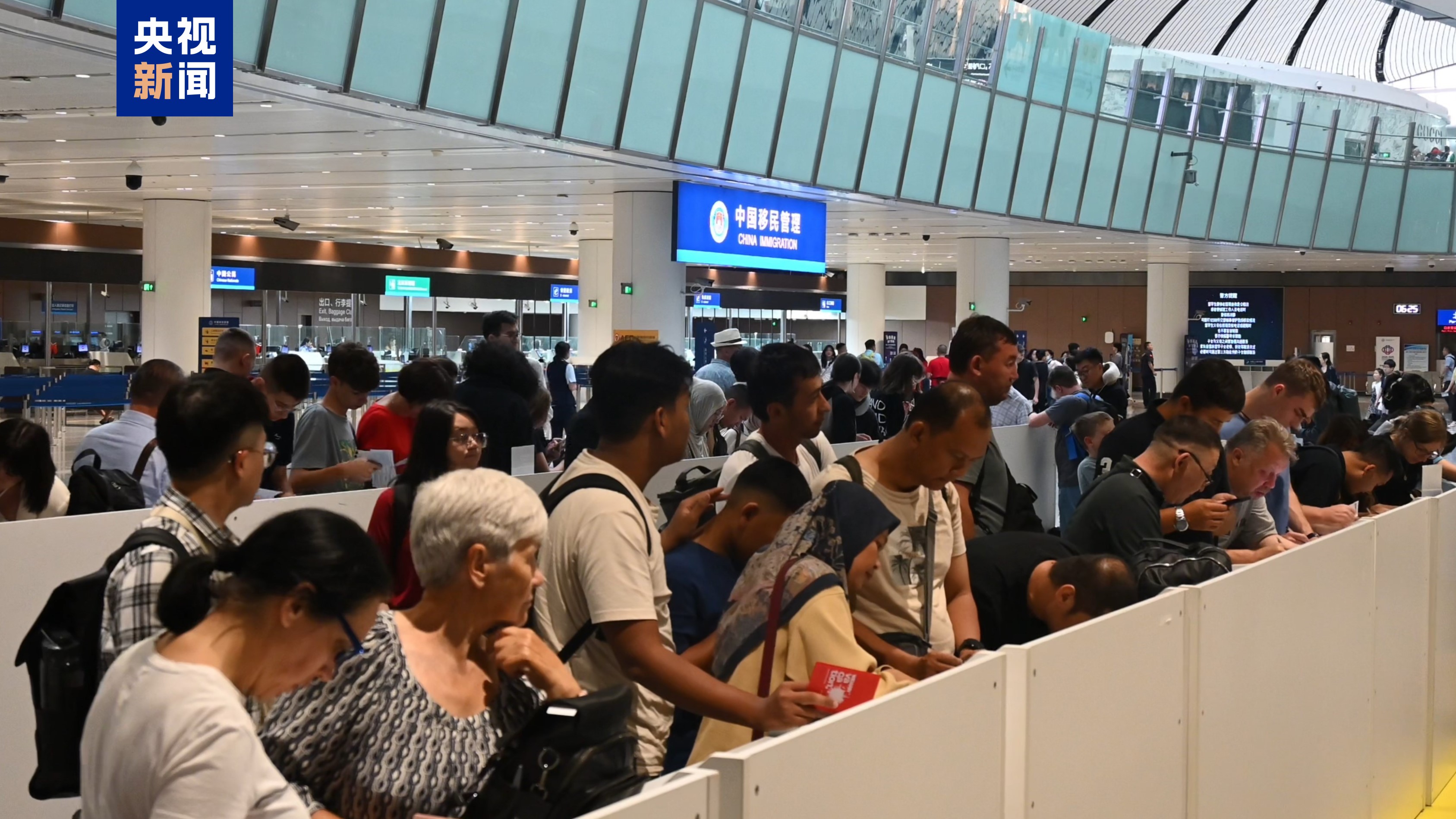大兴国际机场出入境人员突破300万人次 同比增长30.4%