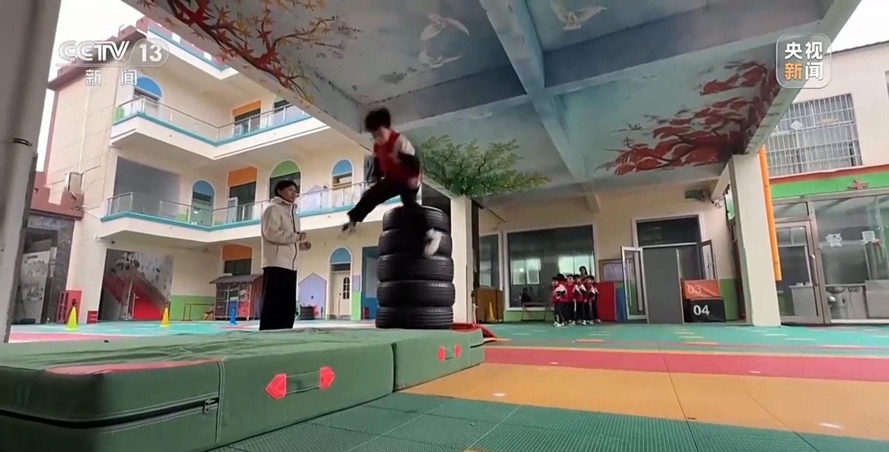 新聞周刊丨硬核體能課走紅 一所鄉(xiāng)間幼兒園吸引上千名外省家長