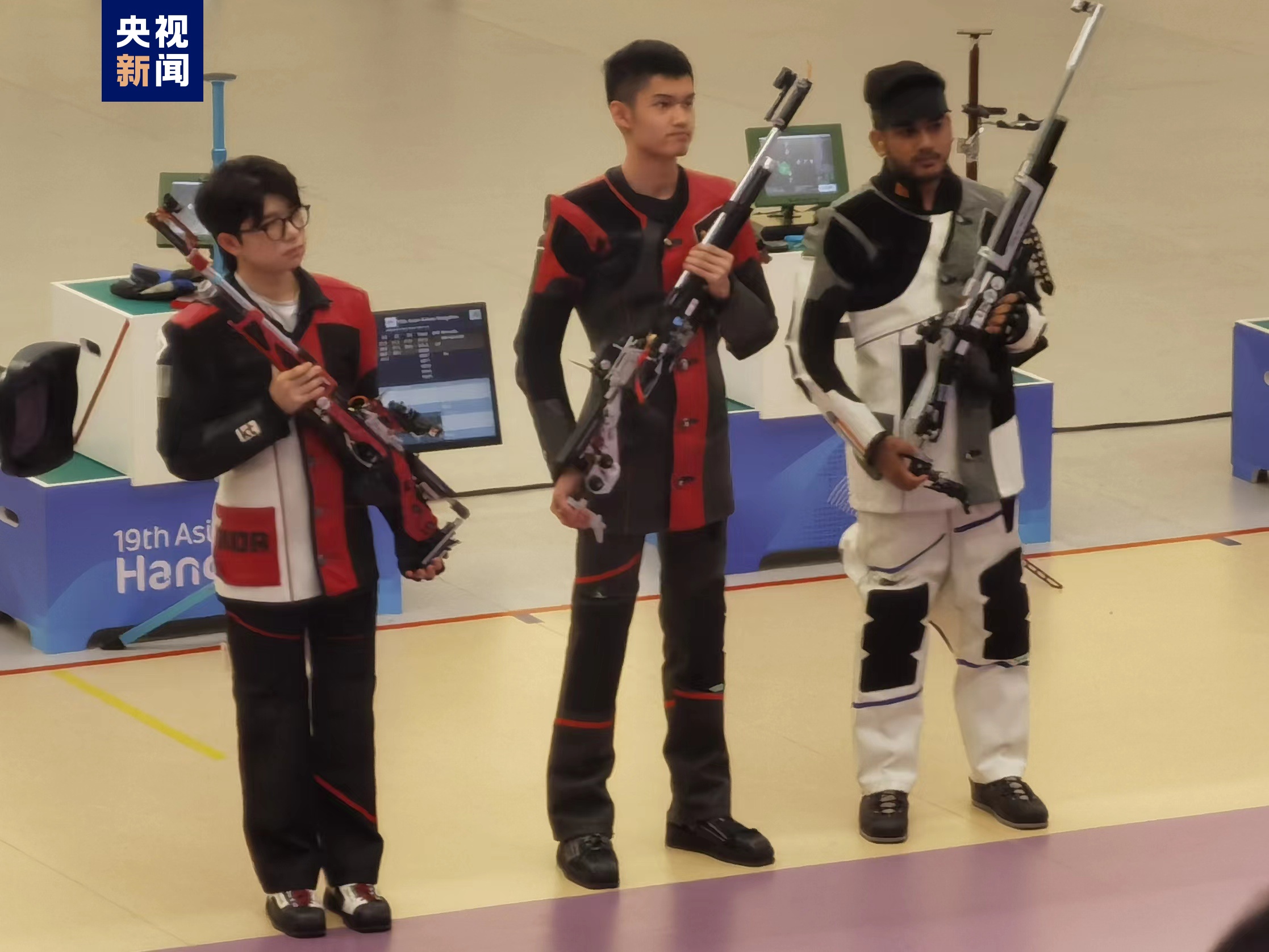 破世界纪录！盛李豪夺得杭州亚运会射击男子10米气步枪金牌