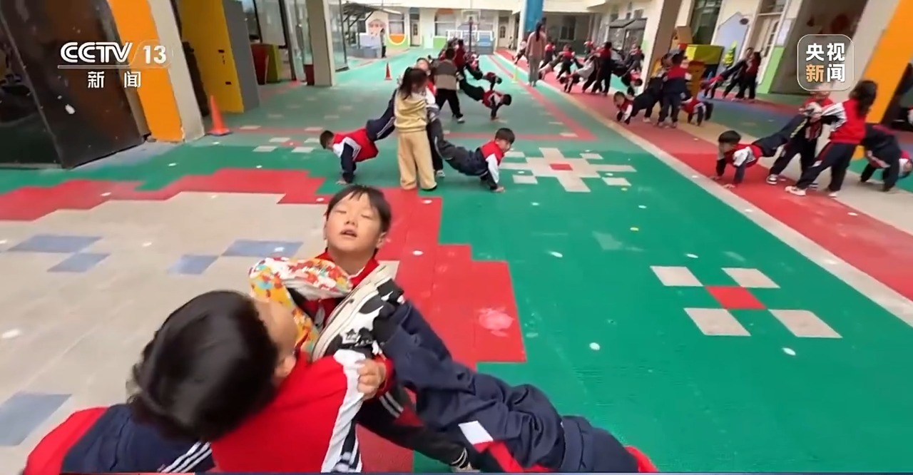 新聞周刊丨硬核體能課走紅 一所鄉(xiāng)間幼兒園吸引上千名外省家長