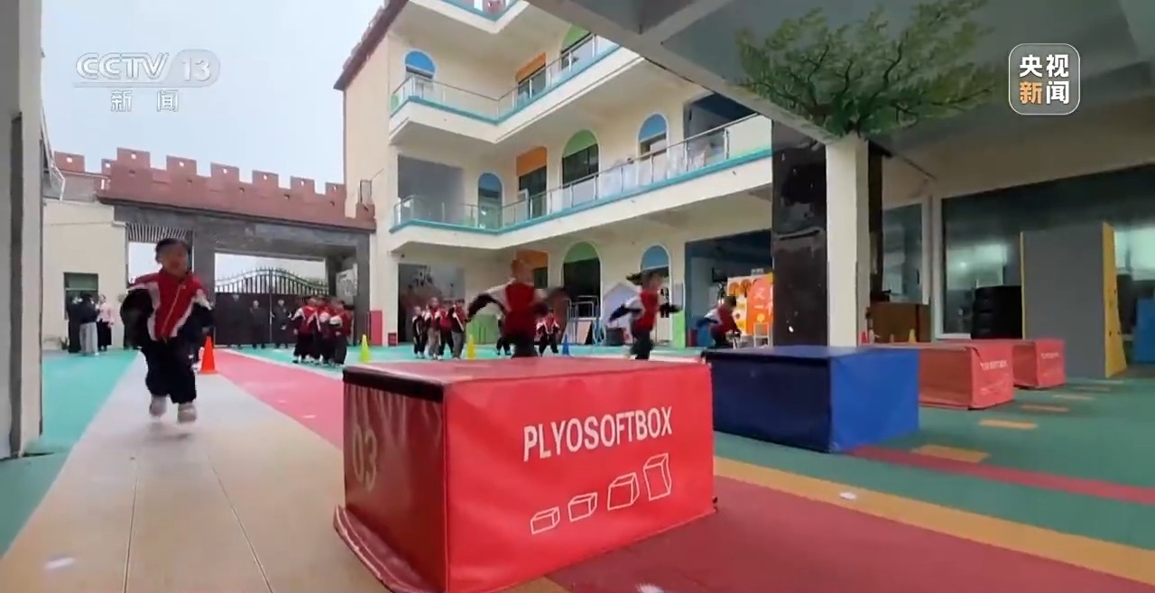 新聞周刊丨硬核體能課走紅 一所鄉(xiāng)間幼兒園吸引上千名外省家長