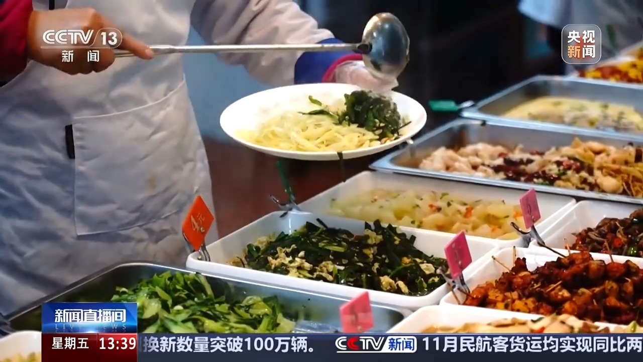 “太瘦了，学校给我发钱了，泪目” 这些隐形的关爱好暖心