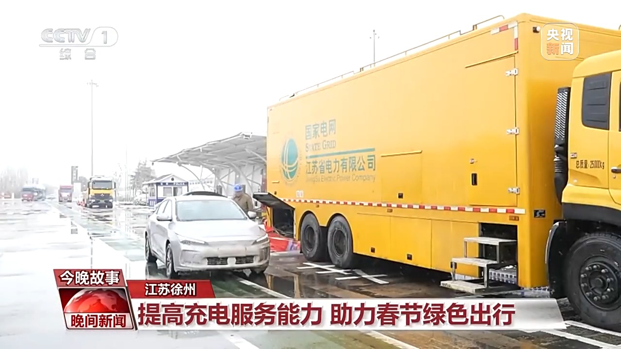 当雨雪冰冻天气遇上春运 这些身影“翻山”而来温暖回家路