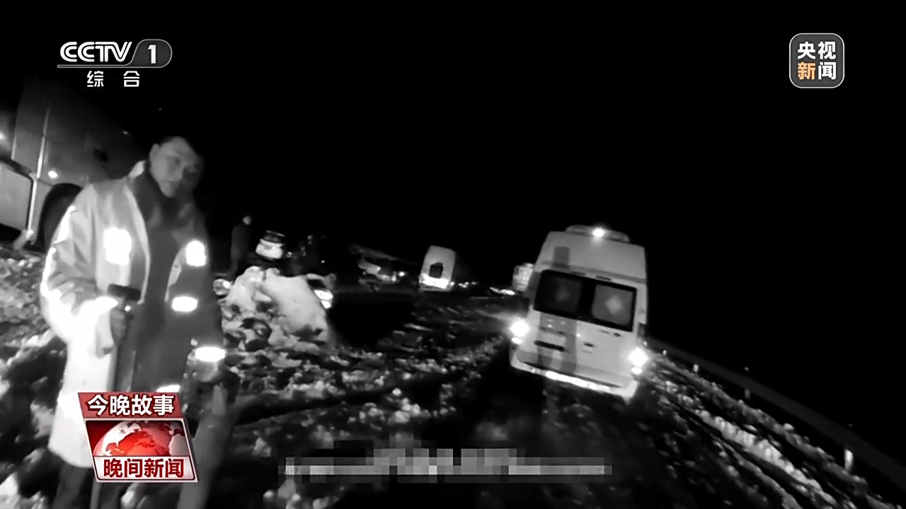 当雨雪冰冻天气遇上春运 这些身影“翻山”而来温暖回家路