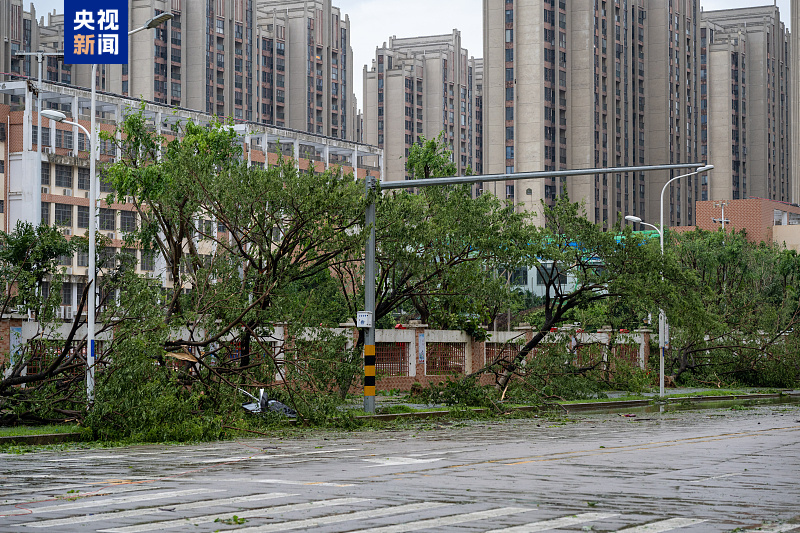 中央气象台继续发布台风红色预警