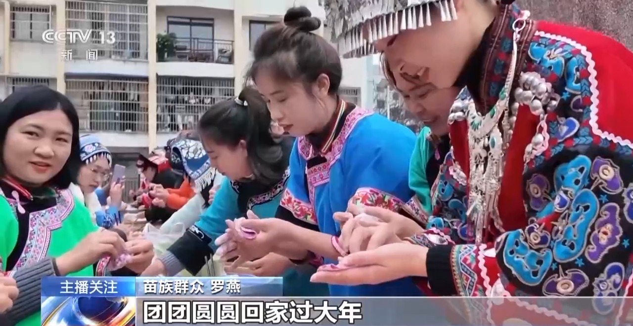 备年货、赏花灯 多地新年氛围感已拉满