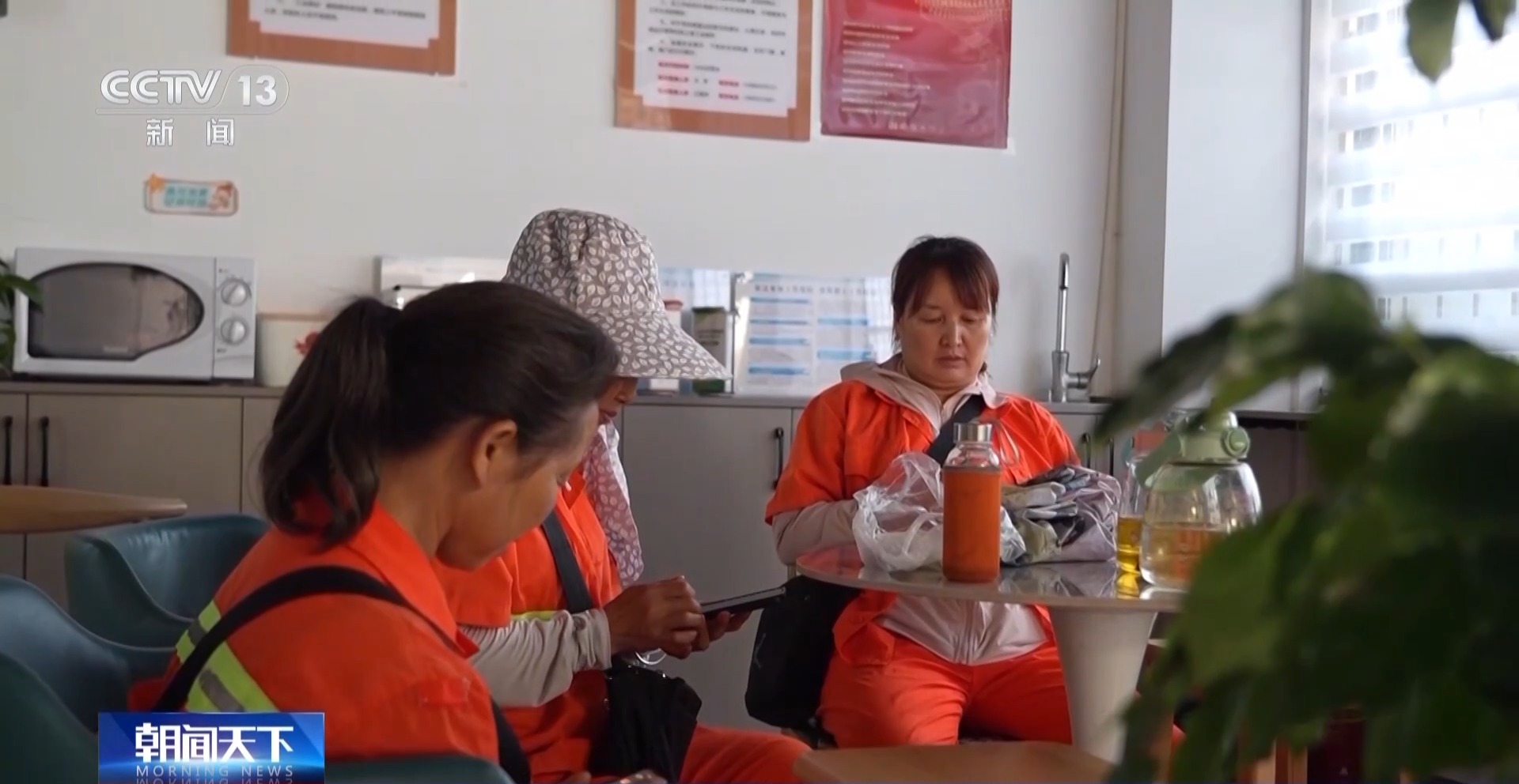 高温天气 各地暖心举措为劳动者送清凉