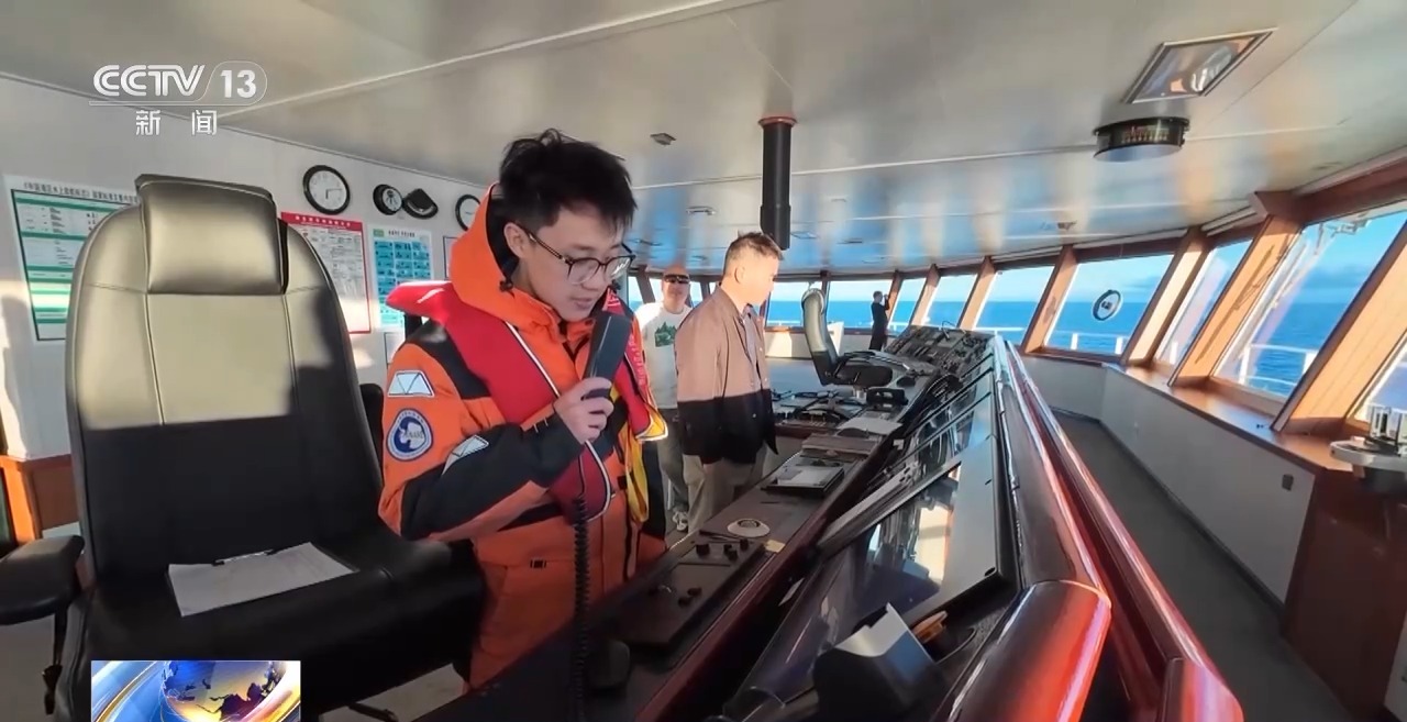 “雪龙”号完成阿蒙森海大洋作业 收获一批珍贵样品