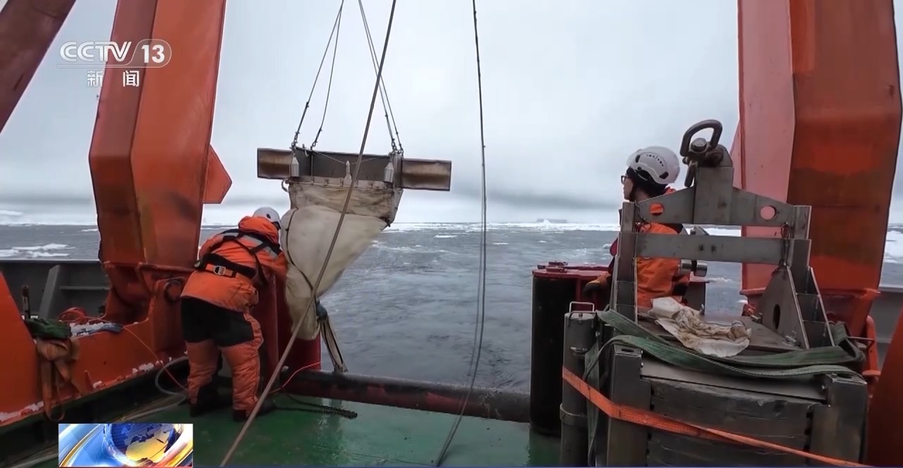 “雪龙”号完成阿蒙森海大洋作业 收获一批珍贵样品