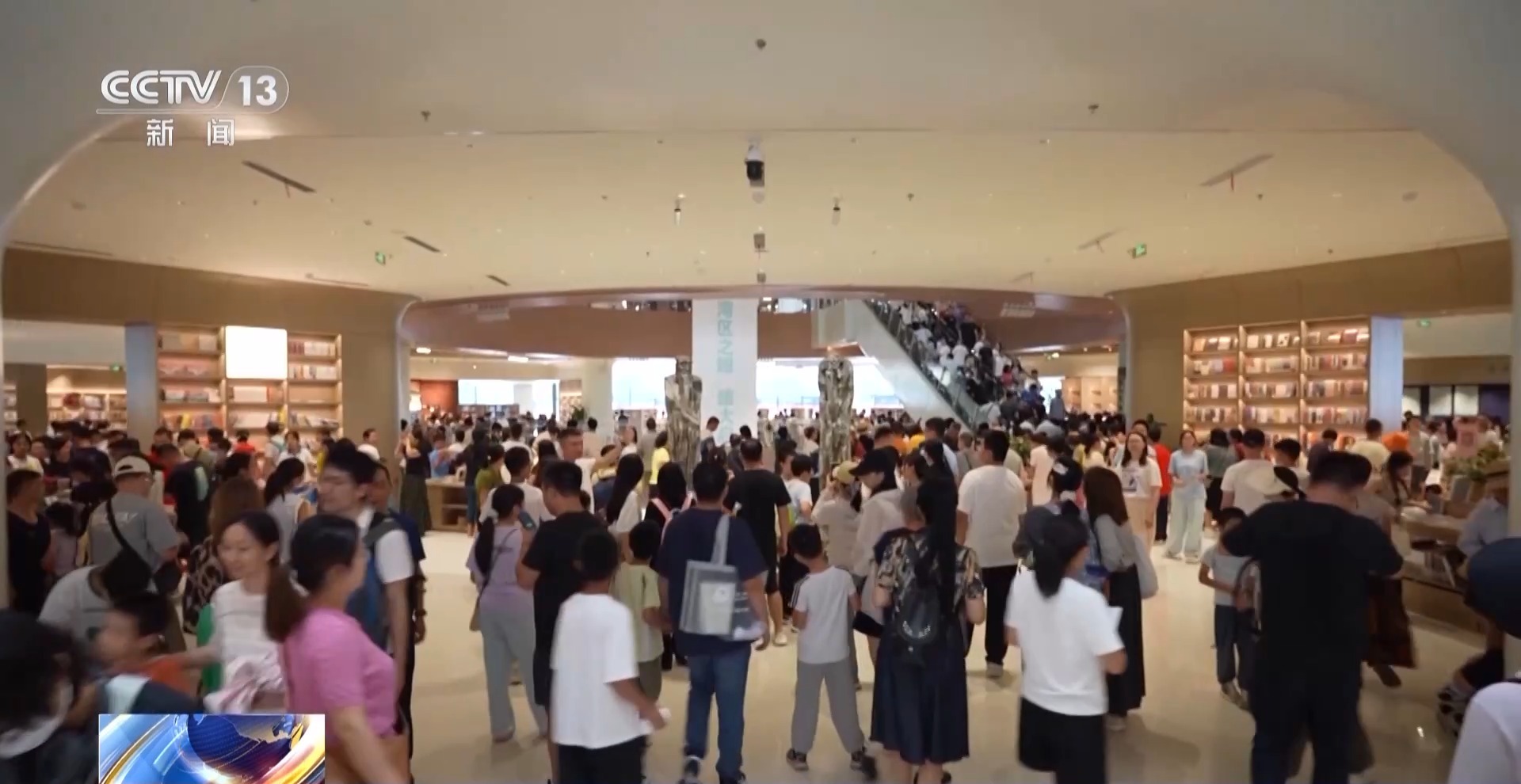 从北到南精彩不断 冰雪运动“燃”动冬日