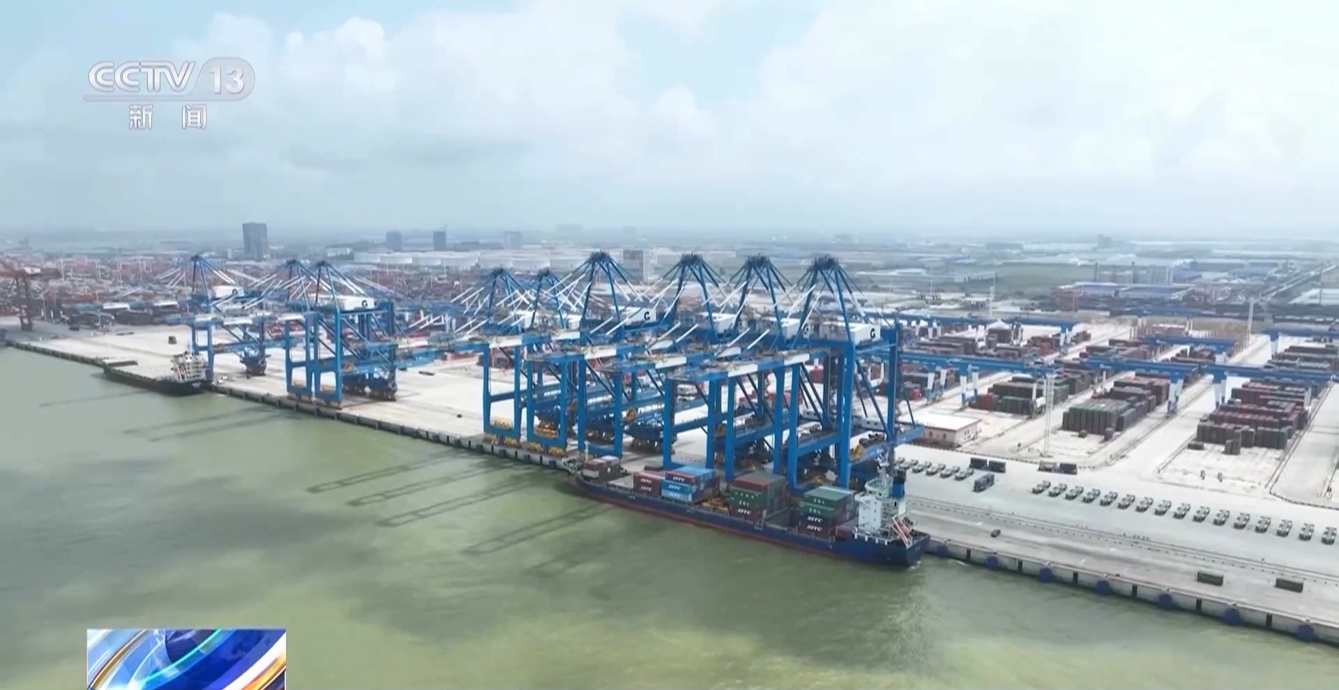 今年西部陆海新通道运输货物超30万标箱