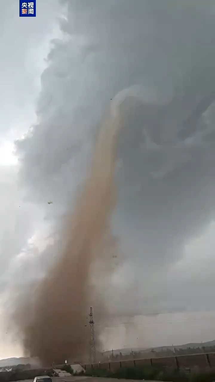 乌兰察布市察右后旗一地遭龙卷风袭击 未造成人员伤亡