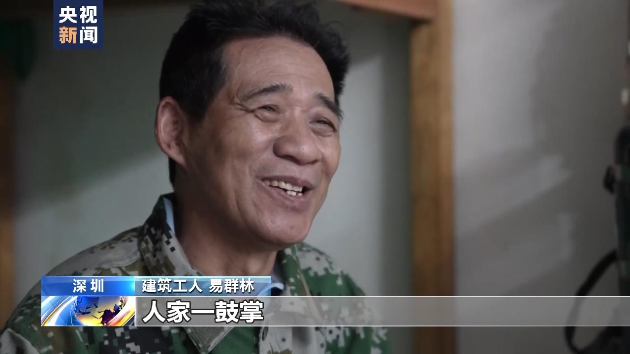 农民工大叔弹钢琴走红：“街头的琴声”温暖一座城