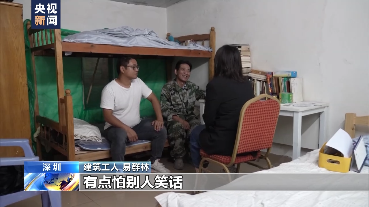 农民工大叔弹钢琴走红：“街头的琴声”温暖一座城