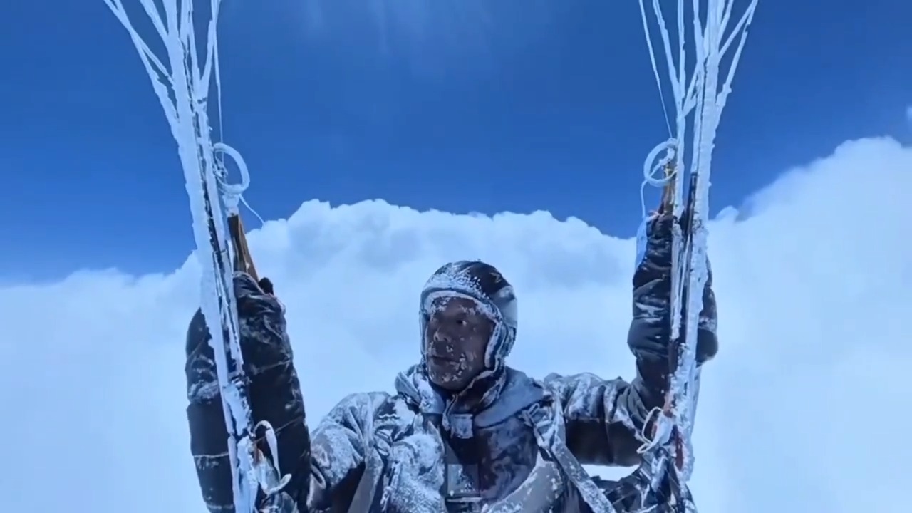 滑翔伞爱好者被云吸至高空安全返回 相关部门已介入调查