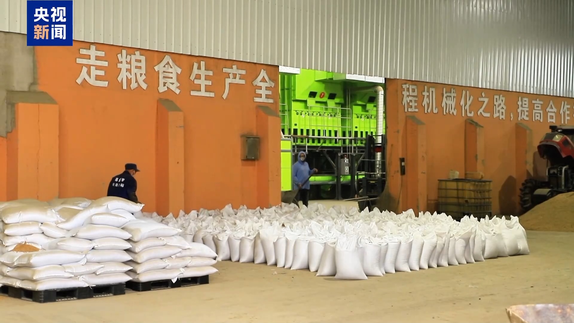 昼夜不停！全国秋收近八成 夜间抢播保农时